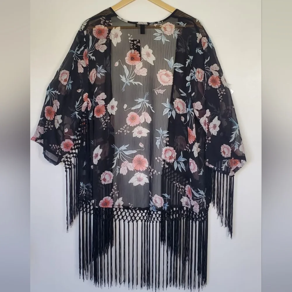 Torrid Floral Fringe Trim Short Sleeve Kimono size 00/0 or M/L - Picture 2 of 11
